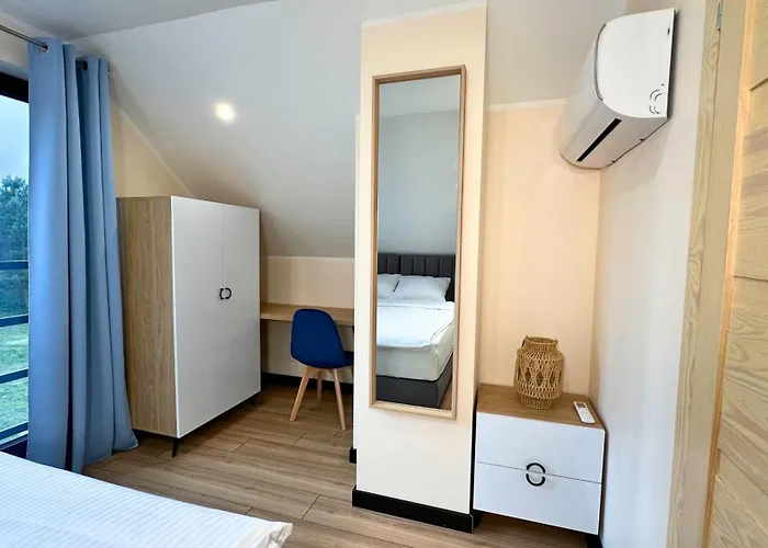 Relakstacja With Sauna & Jacuzzi Ferienhaus Mieroszyno